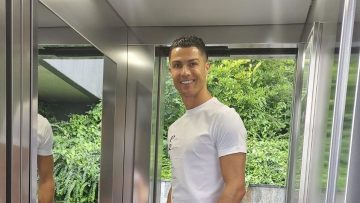 Voetballer Cristiano Ronaldo is gespot met het duurste Rolex horloge ooit