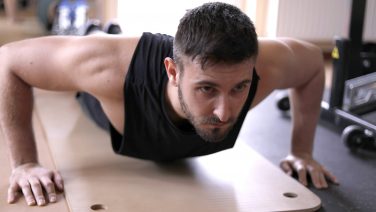 Deze 10 minuten work-out is een mega vetverbrander voor mannen boven de 40 jaar