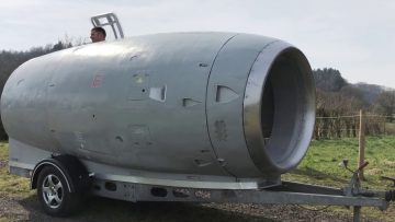 Man bouwt vliegtuigmotor om tot waanzinnige caravan