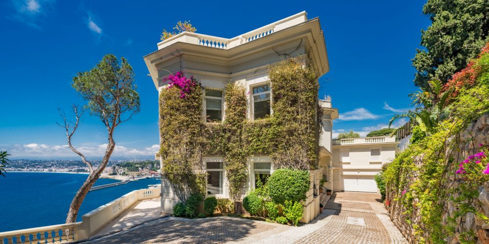 Deze ‘James Bond-villa’ staat nu te koop voor een bizarre €30 miljoen