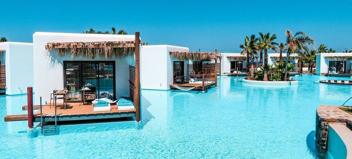Deze Griekse bungalows op het water is een goedkoop alternatief van een vakantie naar de Malediven