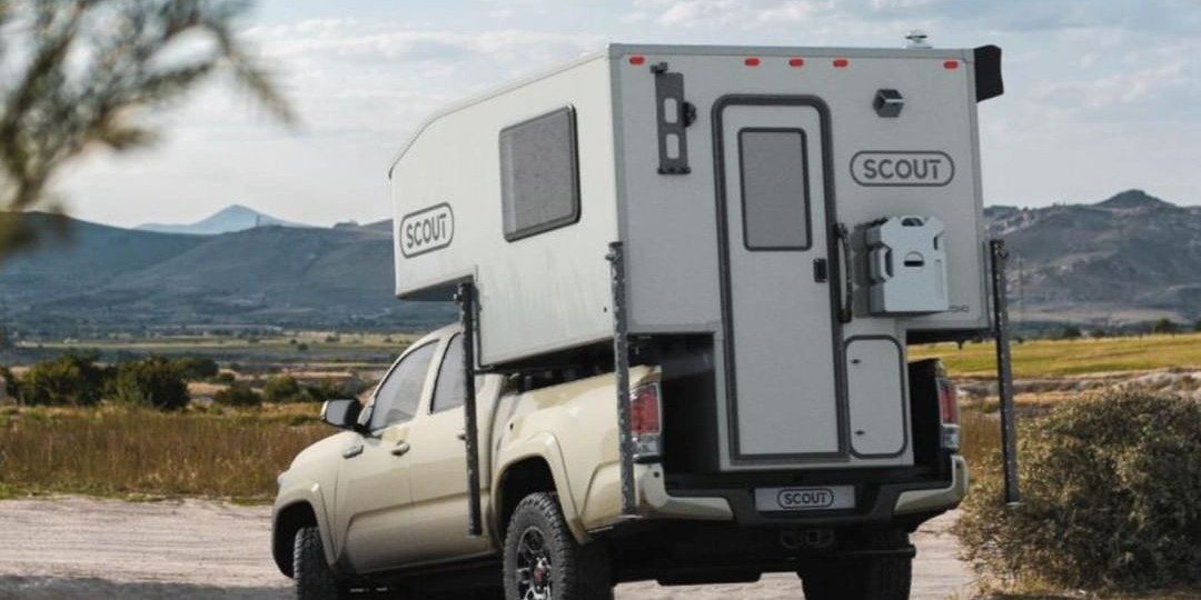 Met deze opzetbare box verander jij jouw auto in een mega camper