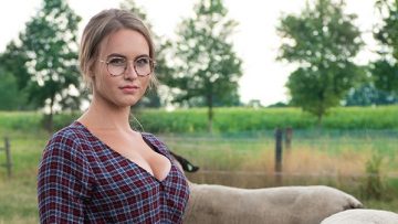 De Boerinnen Kalender 2021 staat weer vol met de mooiste vrouwen van het platteland