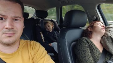 Nederlandse Bart laat met fotoreeks zien hoe ‘gezellig’ zijn familievakantie is