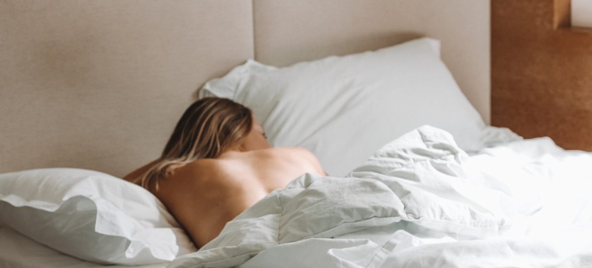 10 dingen die mega irritant zijn aan het samen slapen met je vriendin