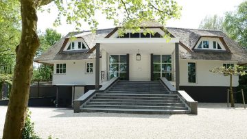 Eén van de duurste villa’s van Nederland is een waar waterpaleis