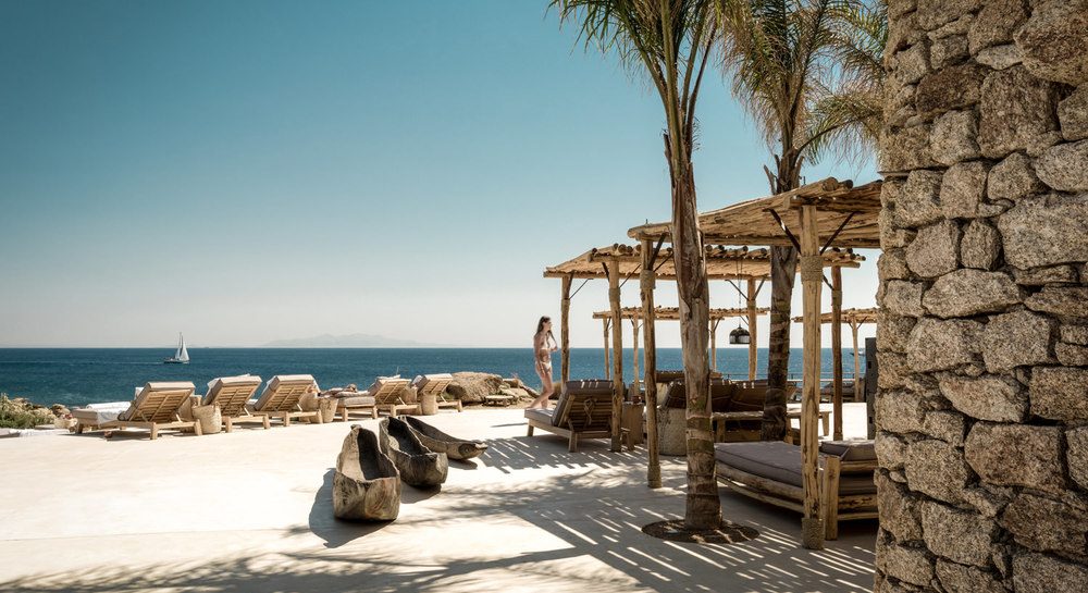 Deze beachclub in Mykonos is de ideale vakantiebestemming