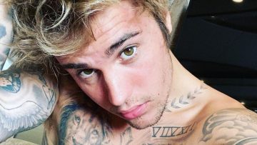 Justin Bieber showt hoe hij al zijn tattoos laat verdwijnen voor videoclip
