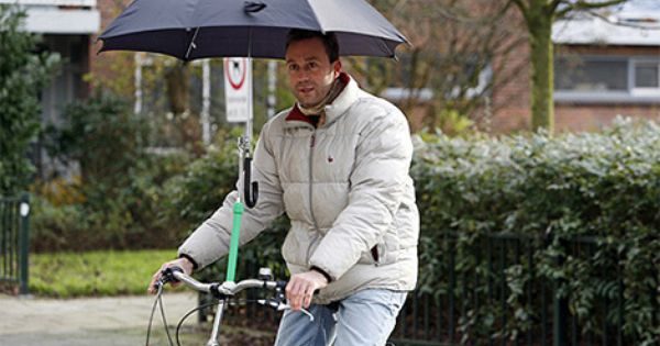 AliExpress verkoopt een mega handige parapluhouder voor op de fiets