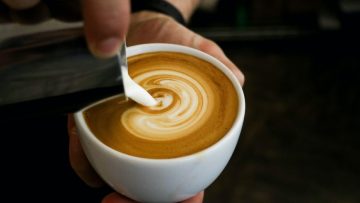 Hoeveel calorieën zitten er eigenlijk in je kopje koffie?