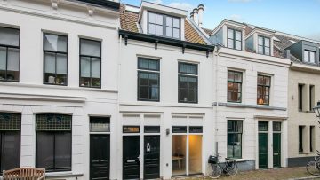 In dit rijtjeshuis zit een van de strakste woningen van Utrecht verstopt