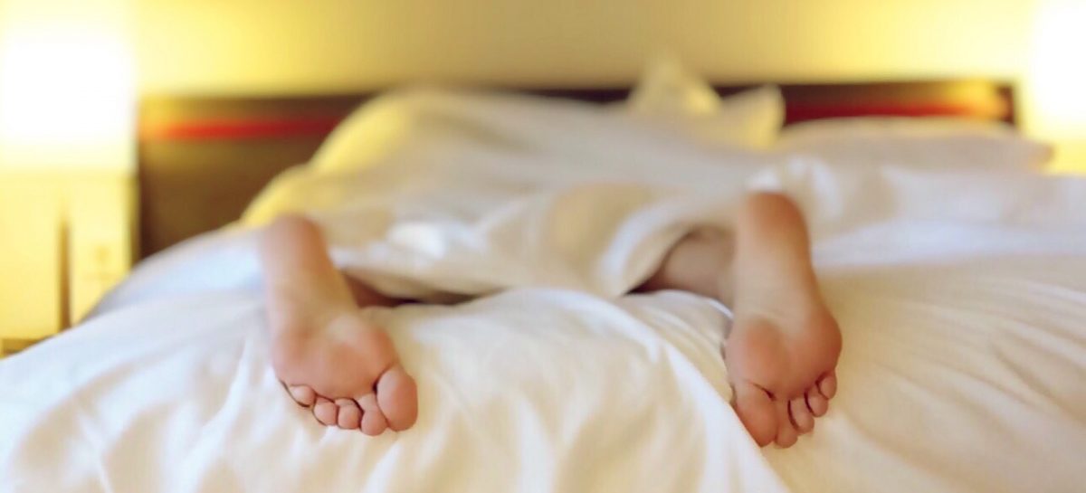Expert geeft verlossende antwoord: is slapen met sokken goed of slecht?