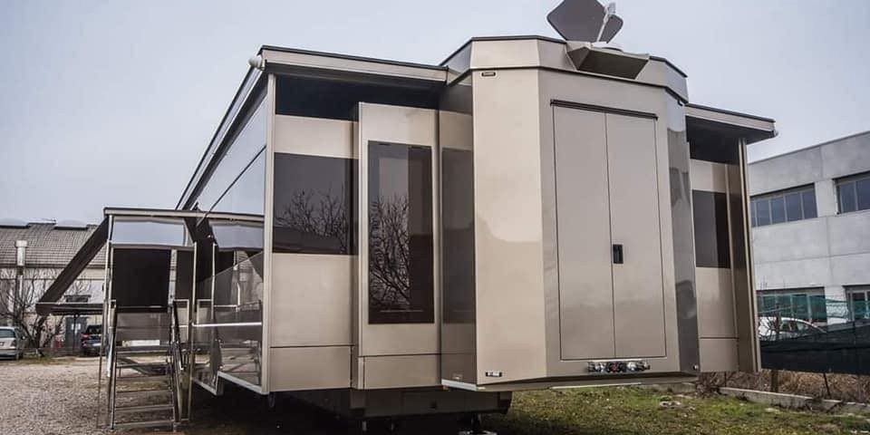 Met deze ultra luxe caravan ben jij de superster op iedere camping