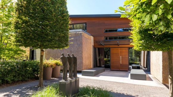 Deze Brabantse supersterren villa van €6 miljoen staat nu te koop op Funda