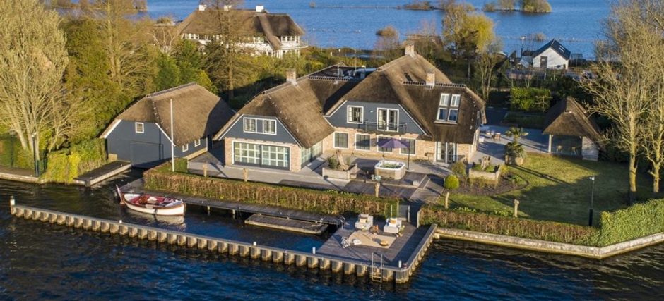 Deze miljoenenvilla aan het water staat te koop op Funda | MAN MAN