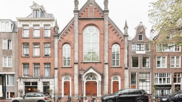 Funda droom: Amsterdamse kerk is vanbinnen een waanzinnig stijlvol pand