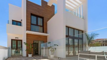 Droom vakantiehuis: losstaande villa (mét zwembad) in Spanje staat te koop voor een prikkie