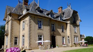 De koper van Château Meiland trekt zich terug en het kasteel staat weer te koop