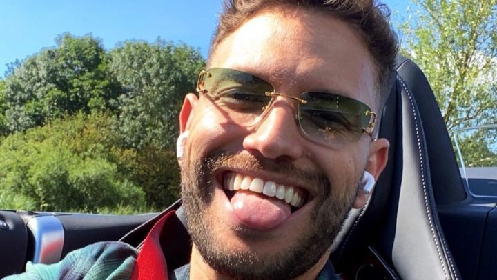 Zanger Rolf Sanchez koopt een peperdure auto | MAN MAN