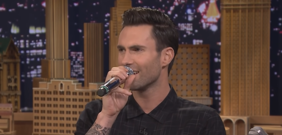 Met deze oefeningen blijft Maroon 5-zanger, Adam Levine superfit