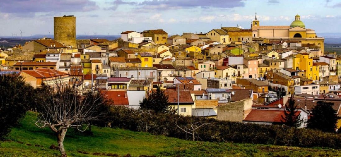 Burgemeester van pittoreske Italiaans dorp verkoopt woningen voor maar €7.500