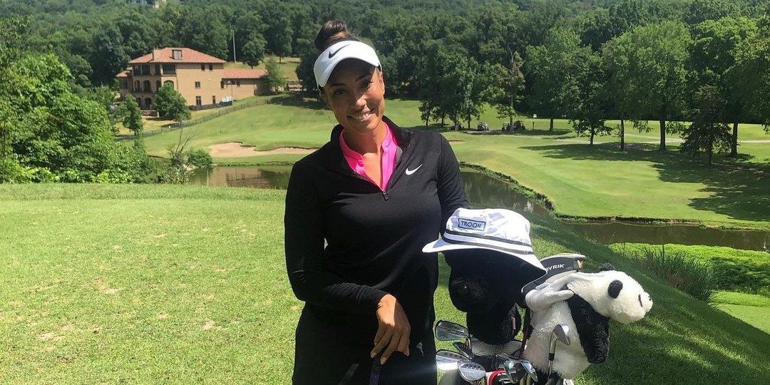 Het knappe nichtje van Tiger Woods steelt de show op de golfbaan én Instagram