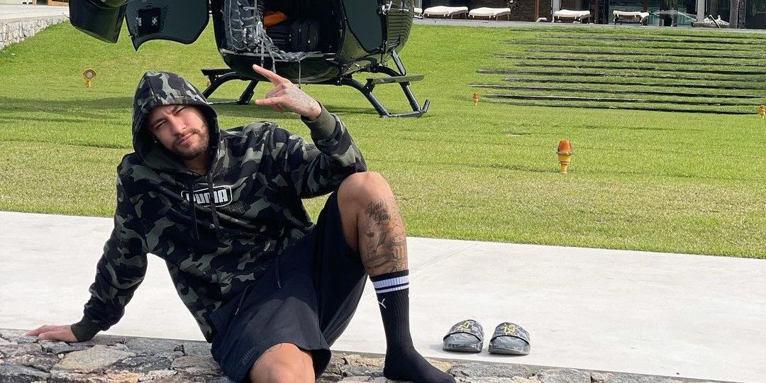 Neymar pronkt met zijn gepersonaliseerde Mercedes-helikopter van €12 miljoen