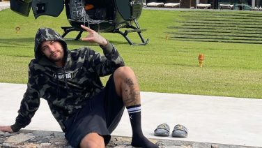 Neymar pronkt met zijn gepersonaliseerde Mercedes-helikopter van €12 miljoen