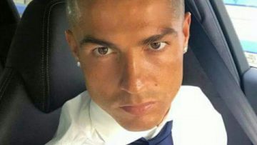 Cristiano Ronaldo pronkt op Instagram met de auto die hij van zijn vriendin kreeg