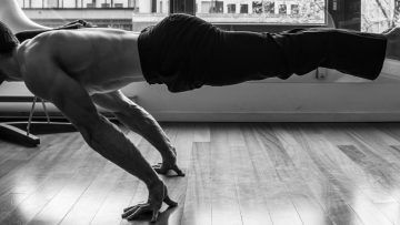 Hoe je spieren opbouwt zonder sportschoolabonnement
