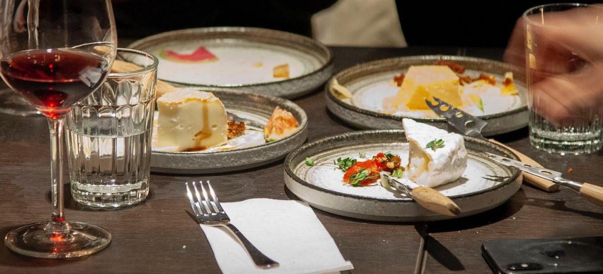 Bij dit Amsterdamse restaurant kan je onbeperkt kaas eten, kaasfonduen en meer