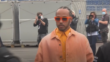 De meest opvallende outfits van Lewis Hamilton