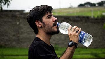 5 signalen dat je te weinig water drinkt