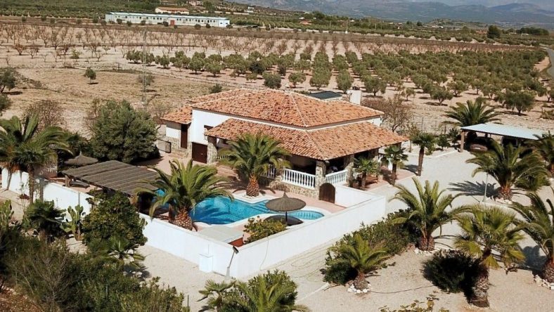 Villa in Spanje met 11.000 m2 perceel is op Funda verkocht voor ‘een spotprijsje’