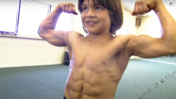 Zo ziet de jongste bodybuilder ooit er nu uit (30 jaar)