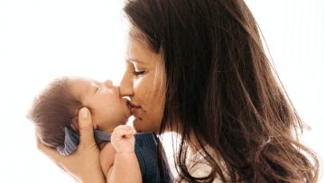 De gemiddelde leeftijd waarop Nederlandse vrouwen en mannen hun eerste kind krijgen