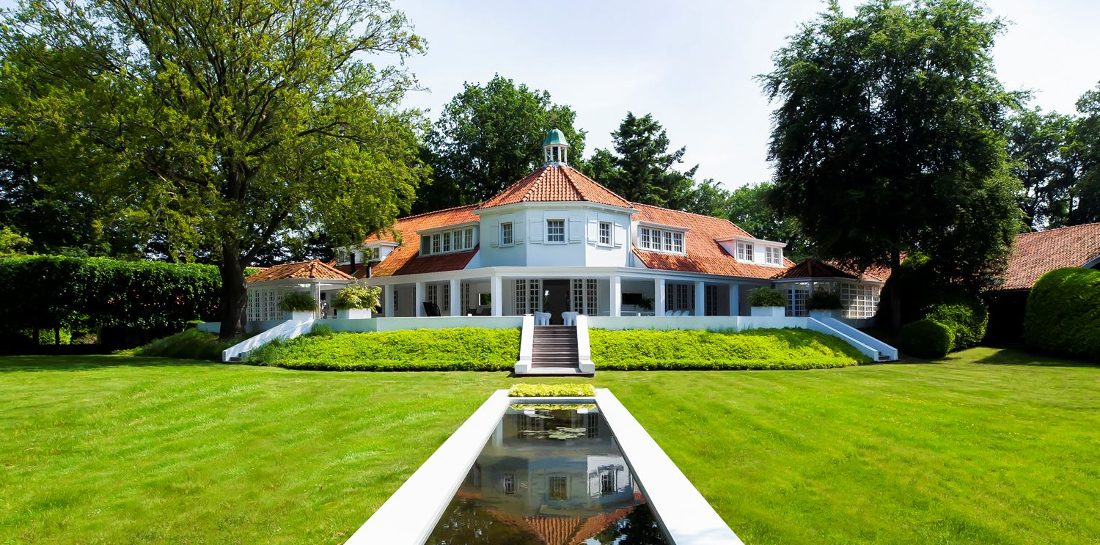 De villa van Jan de Bouvrie staat voor € 10.000.000 op Funda te koop