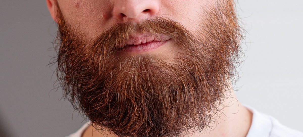 Hoelang duurt het om een lange baard te laten groeien?