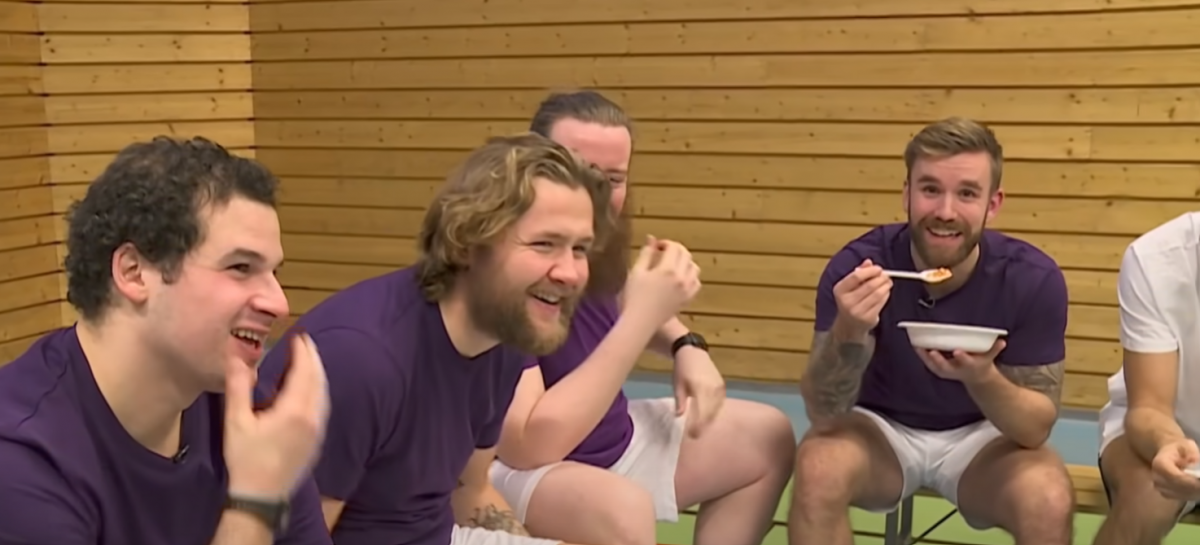 Hilarisch experiment: Noorse jongens gaan een balletje trappen met laxeermiddel