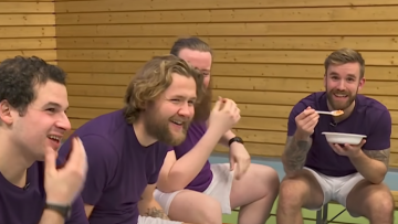 Hilarisch experiment: Noorse jongens gaan een balletje trappen met laxeermiddel