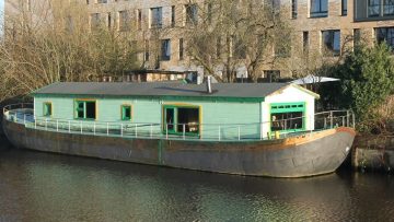 Funda klusproject: woonboot in Groningen staat voor een prikkie te koop