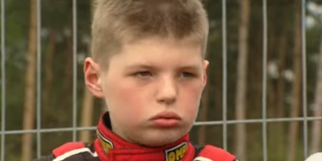 12-jarige Max Verstappen scheurt alles en iedereen voorbij op de kartbaan