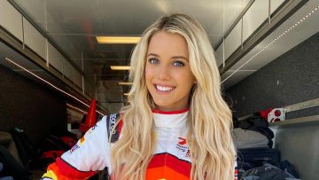 Autocoureur Lindsay Brewer is een enorme Instagram-hit door haar foto’s