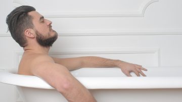 Helpt een warm bad om makkelijker in slaap te vallen?