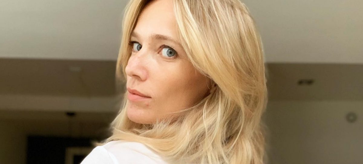 Jennifer Hoffman verrast Instagram-volgers met een intieme foto in bad
