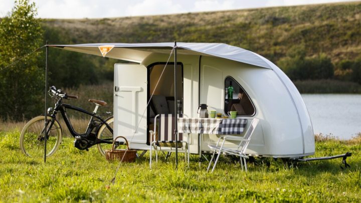 Uitschuifbare tweepersoons fietscaravan is dé zomeruitvinding