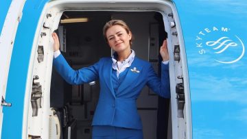 Nederlandse stewardess Lauren Loois is een hit op Instagram