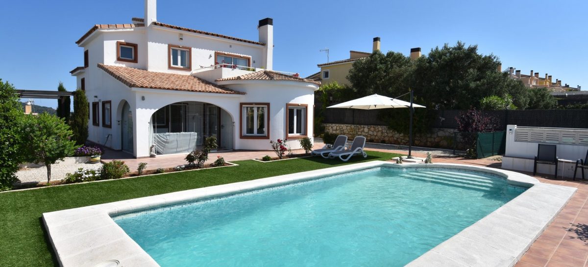 Spaanse villa met zwembad te koop voor een prikkie