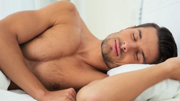 Slaapexpert legt uit waarom je nooit moet slapen zonder ondergoed