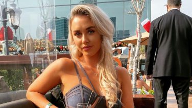 Ellie (26) stopt met haar 9-5 baan en wordt nu miljonair in Dubai
